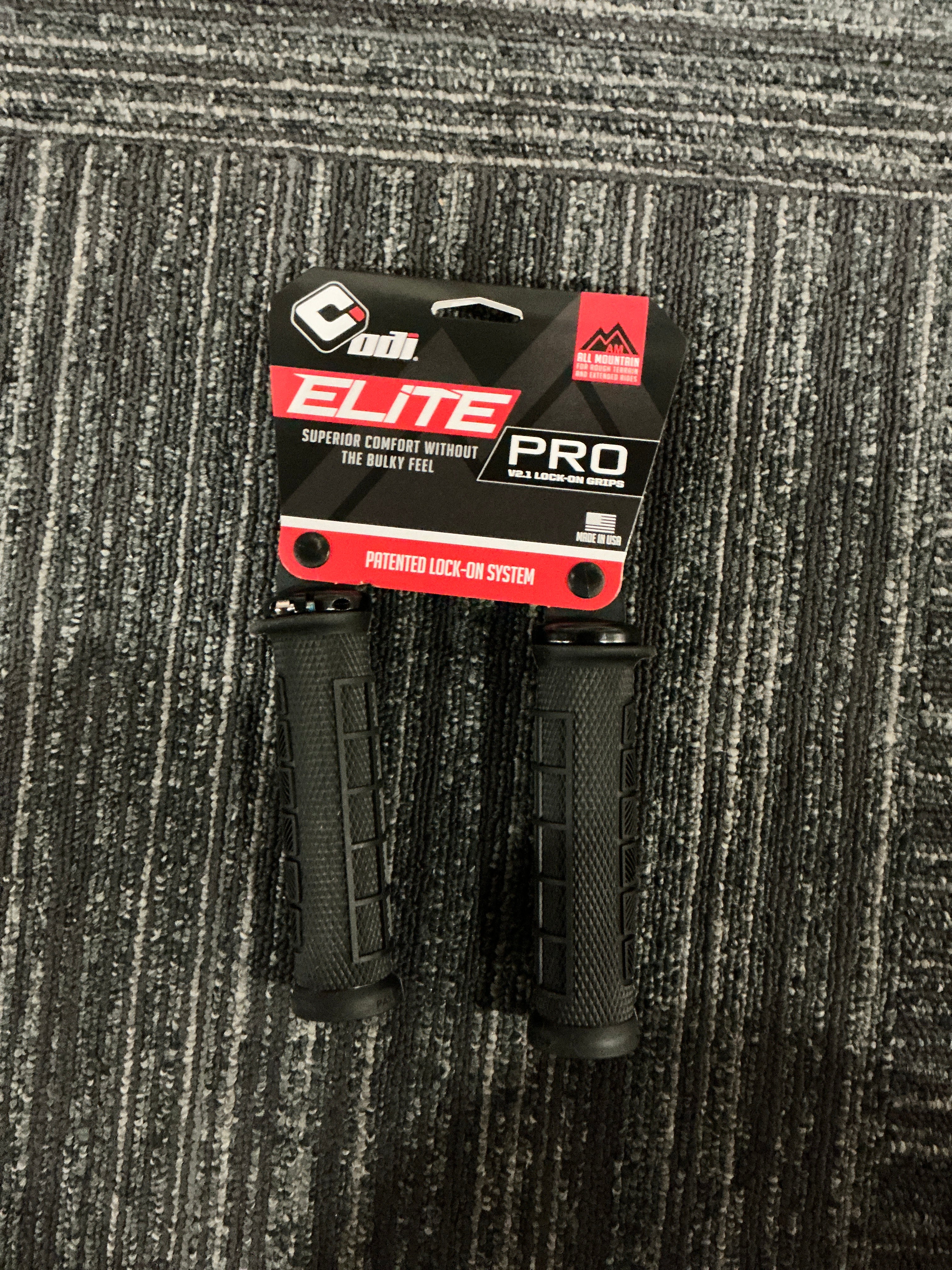 Lock on Grips Black