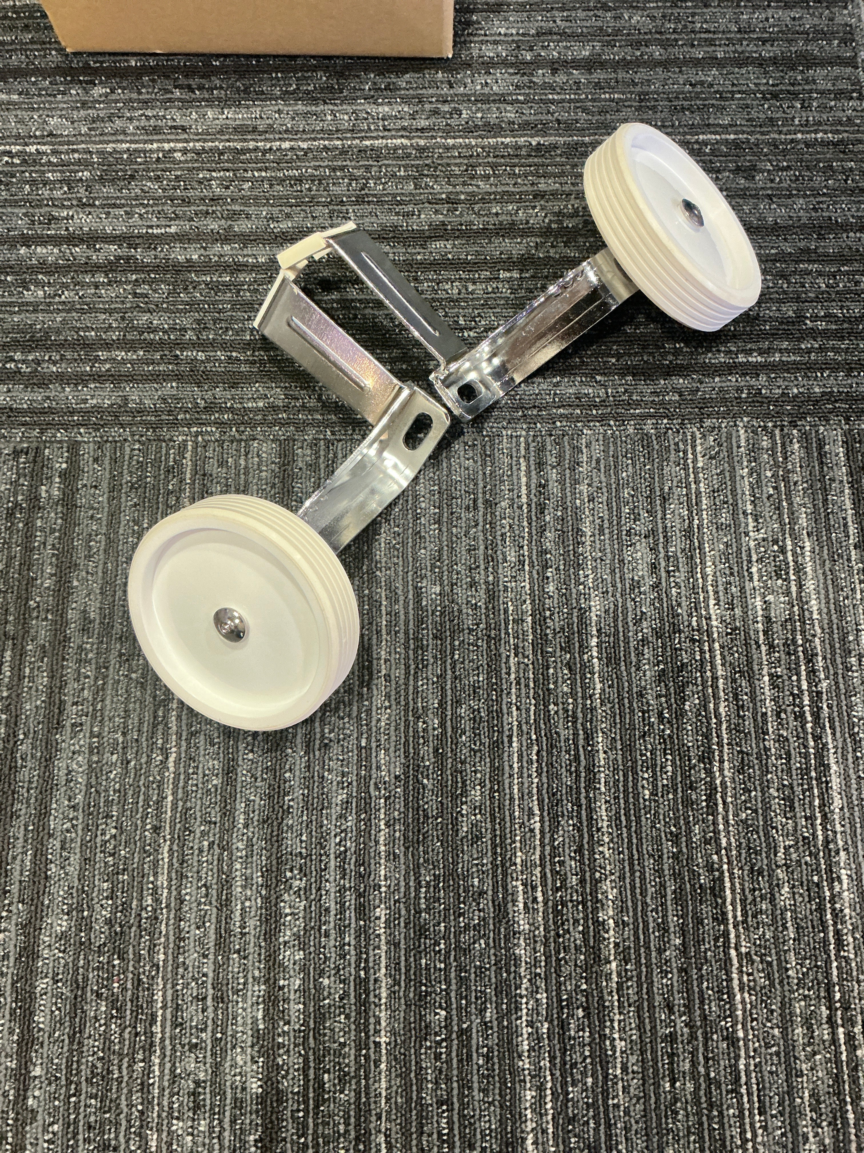 WHITE TRAINING WHEELS