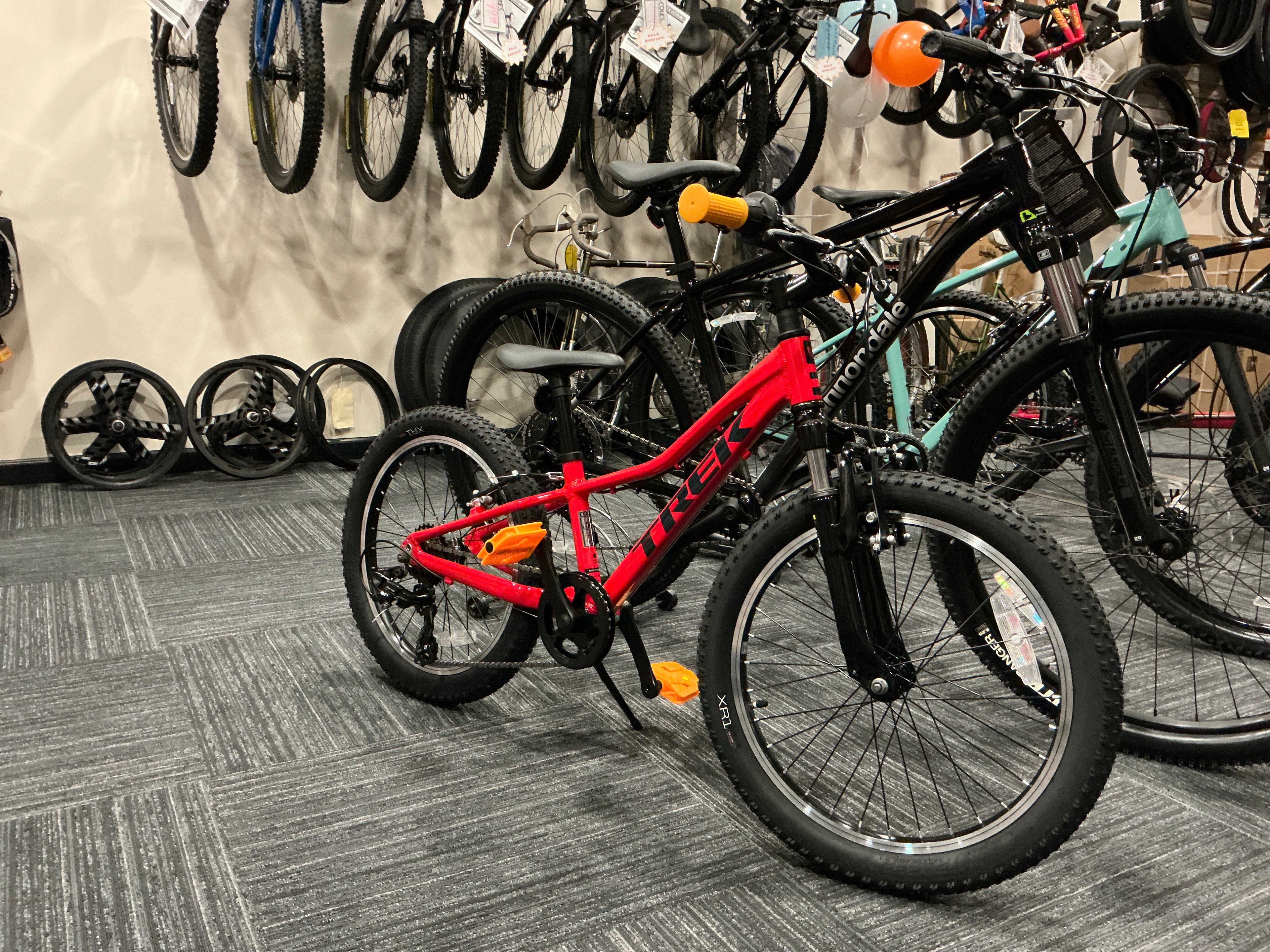 TREK PRECALIBER 7 SPD VIPER RED