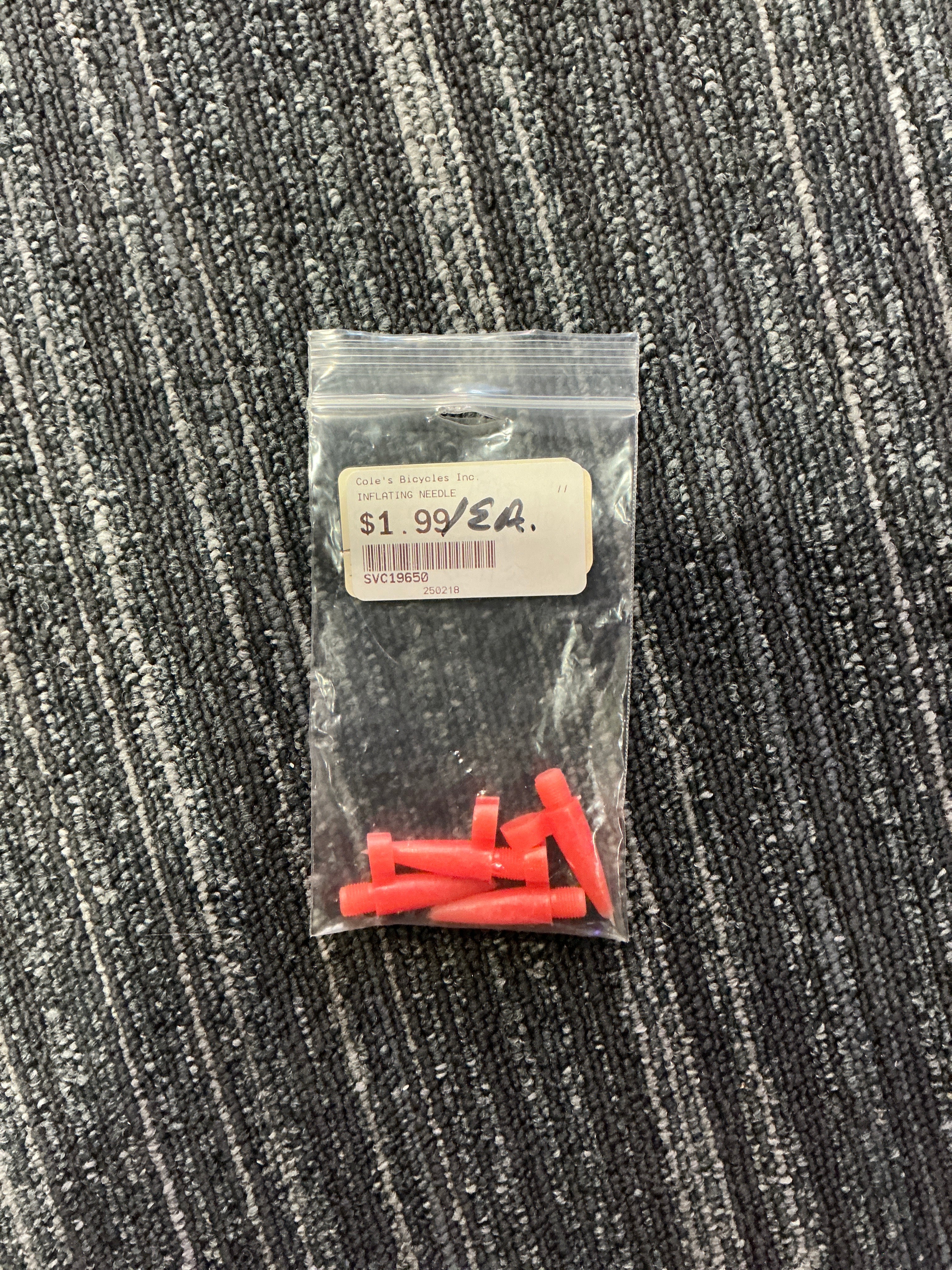 RED PLASTIC INFLATING NEEDLES AND METAL BALL INFLATING NEEDLES