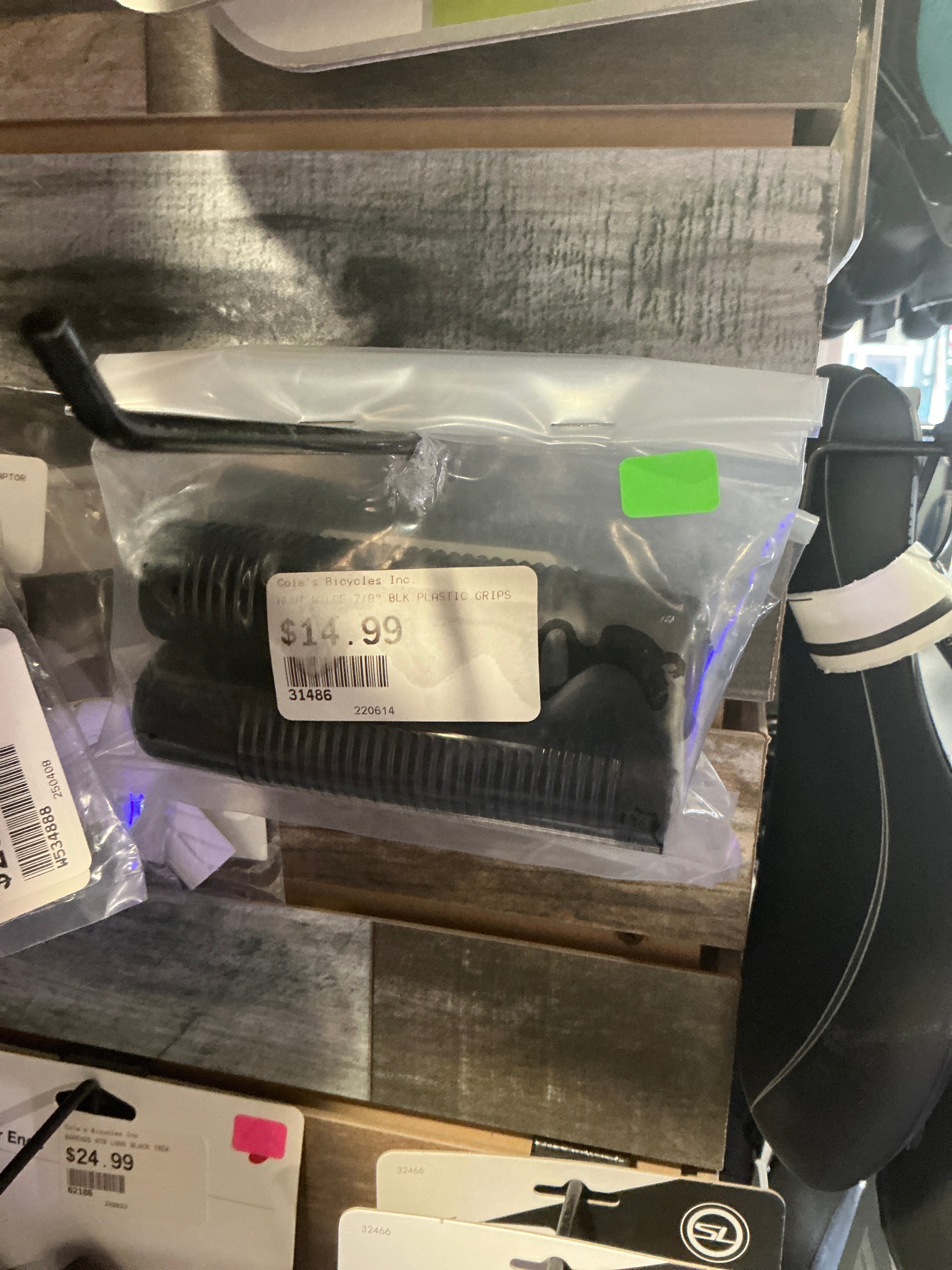 HUNT WILDE 7/8” BLK PLASTIC GRIPS