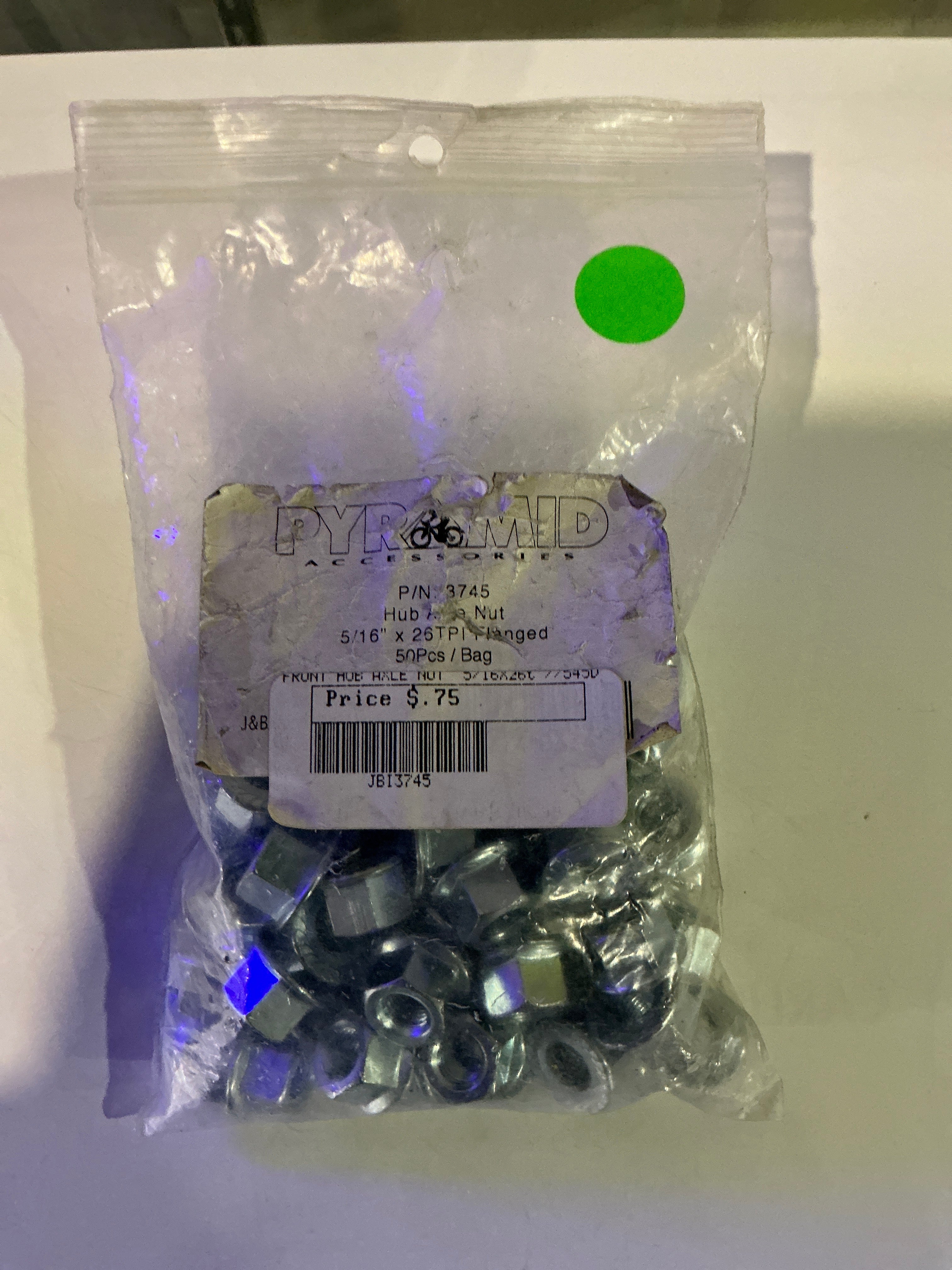 PYRAMD ACCESSORIES NUTS