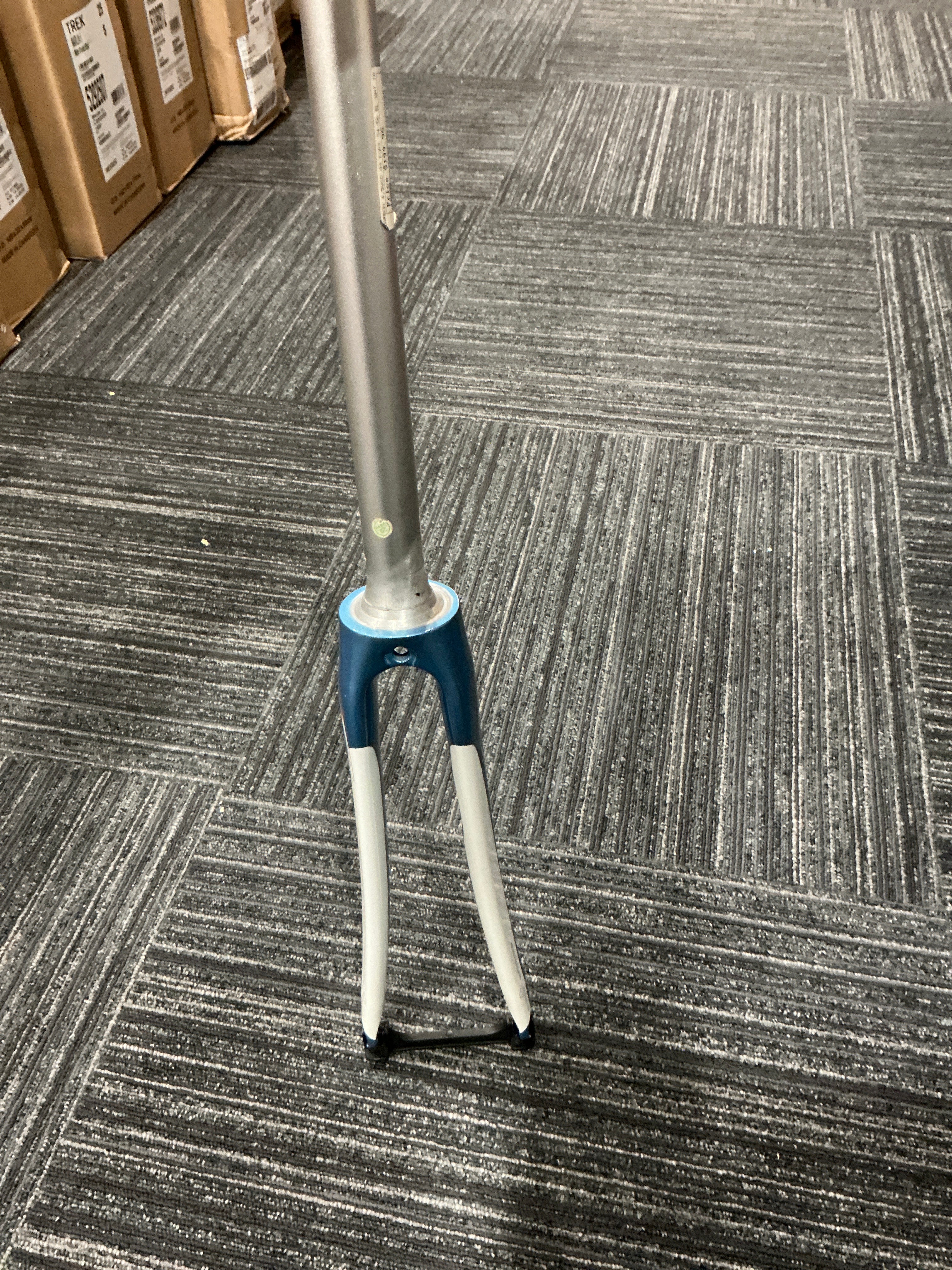 CARBON 4.5WSD 09 FORK 54-56 BL/WHT TR