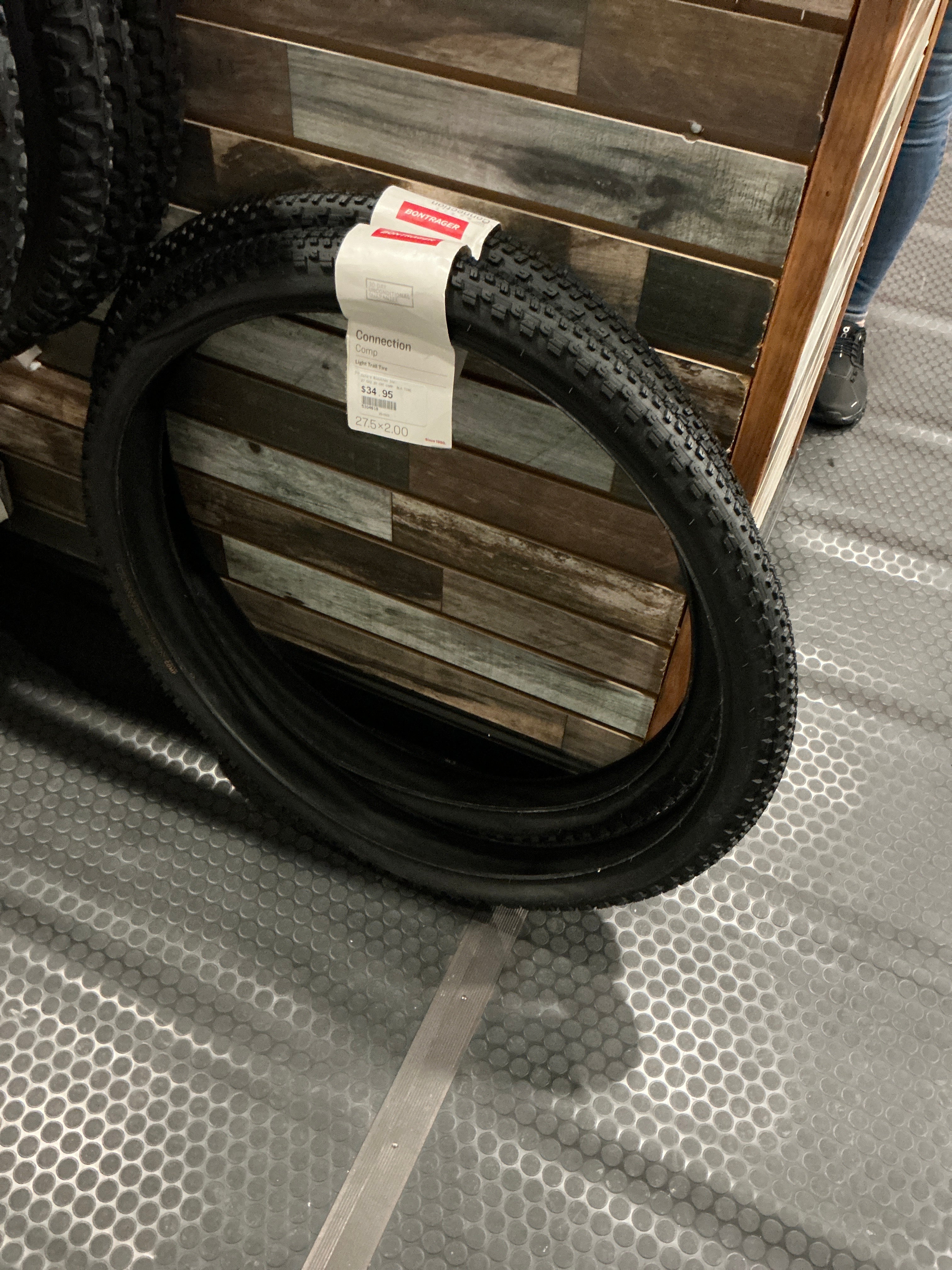 BONTRAGER LIGHT TRAIL TIRE 27.5x200