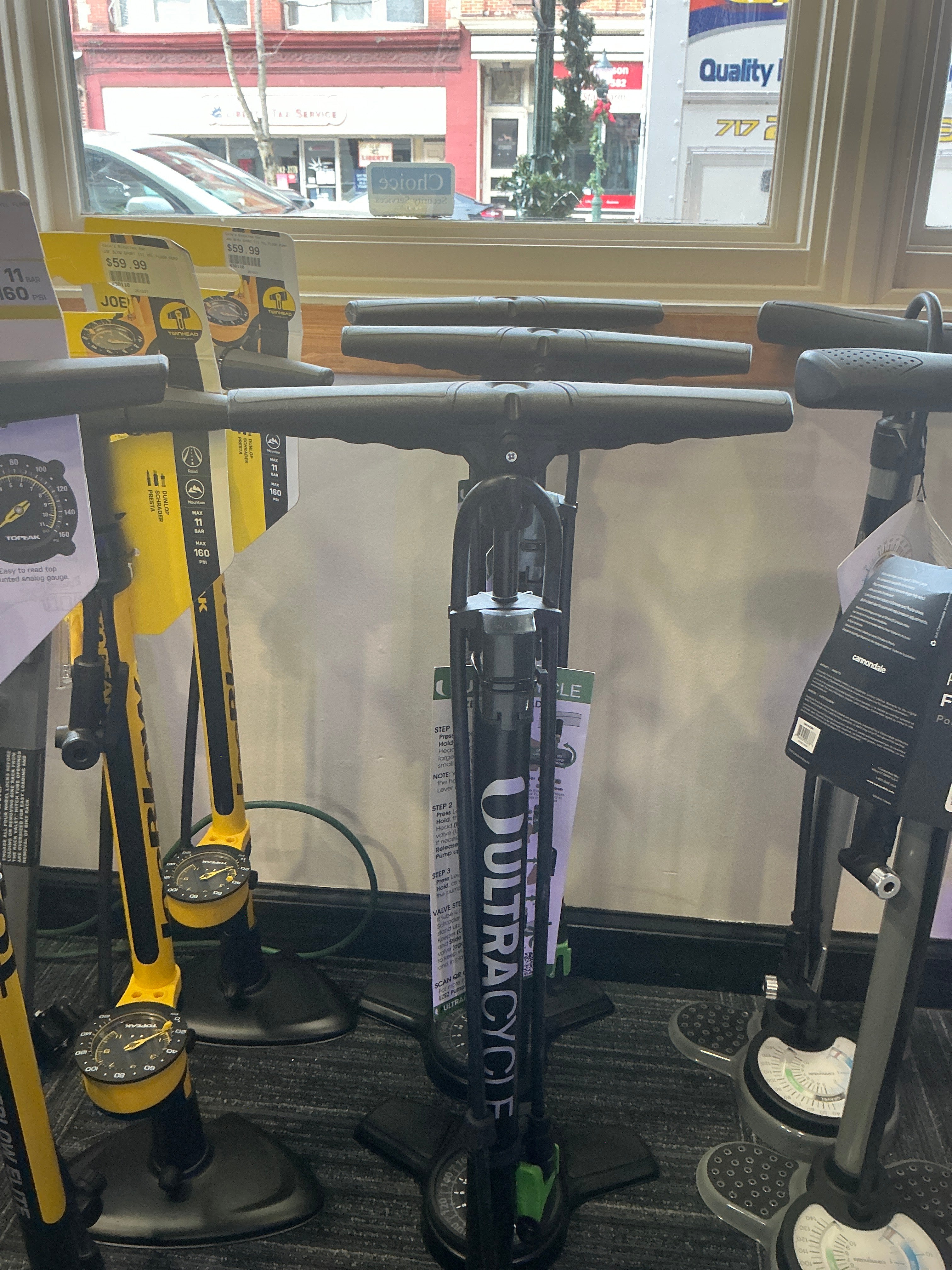 UC FLOOR PUMP W/EZEZ HEAD BLK