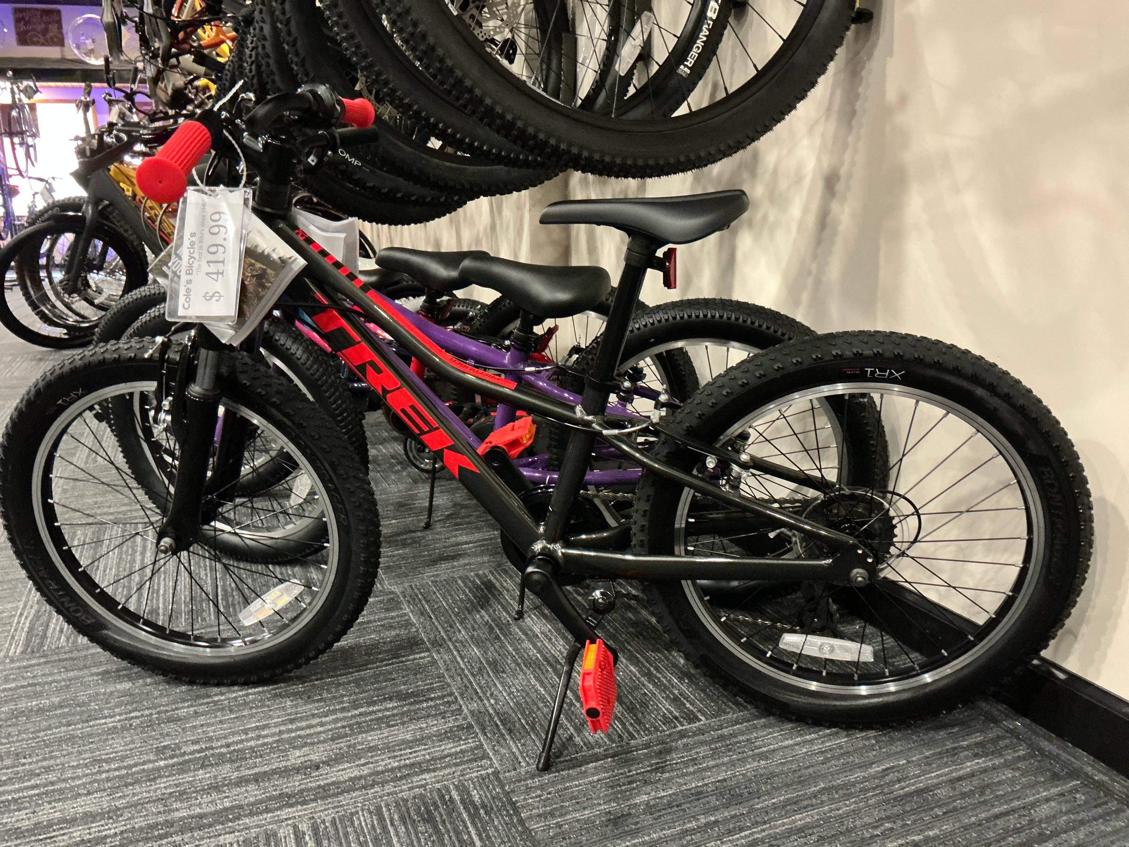 TREK LITHIUM GREY KIDS RED BIKE